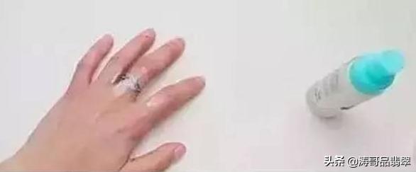 戒指戴手上摘不下来最快速的办法,戒指摘不下来用线摘是什么原理