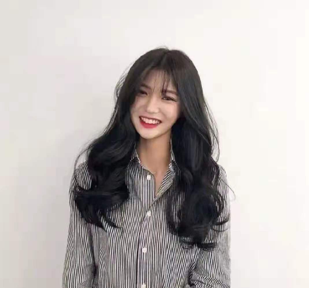 染过黑色的头发还能染酒红,染黑的头发适合改什么颜色