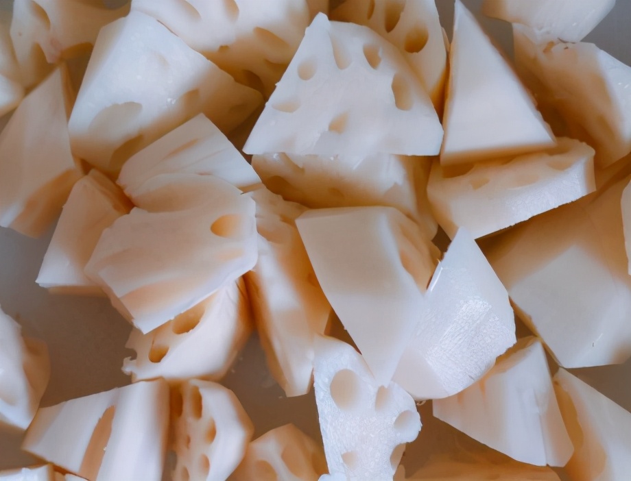 猪蹄炖莲藕怎么炖藕才烂,莲藕炖汤怎么做能软烂好吃