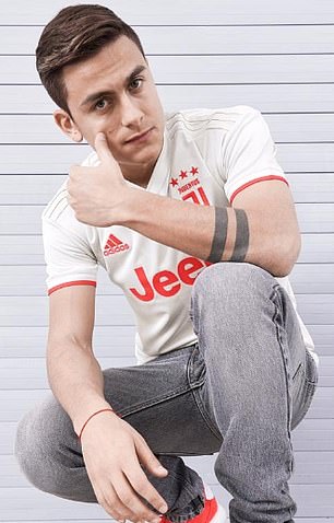 c罗转会尤文迪巴拉踢什么位置,c罗迪巴拉尤文新球衣图片