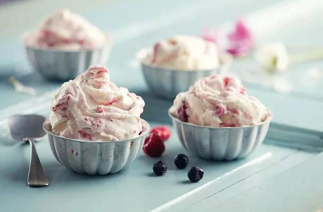 夏天脸上出油显得好邋遢，4个方法帮你控油，不做“油腻女”