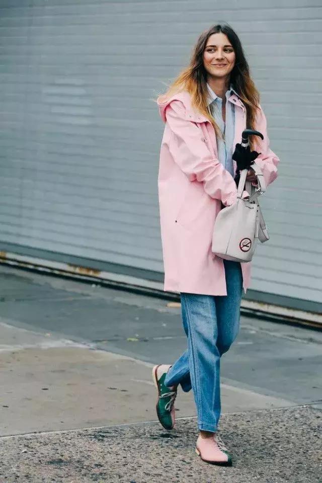 问江南“晴为何物”，你见过这些时尚品牌的雨衣、雨靴吗？