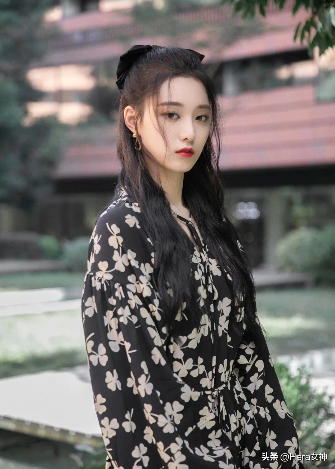 徐艺洋黄子韬最新一期,徐艺洋近日机场穿搭