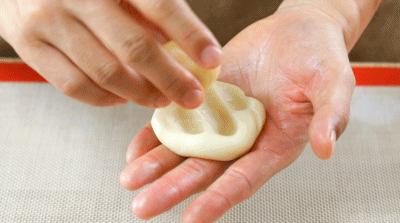 如何用烤箱烤芝麻烧饼,老北京麻酱芝麻烧饼的烤箱做法