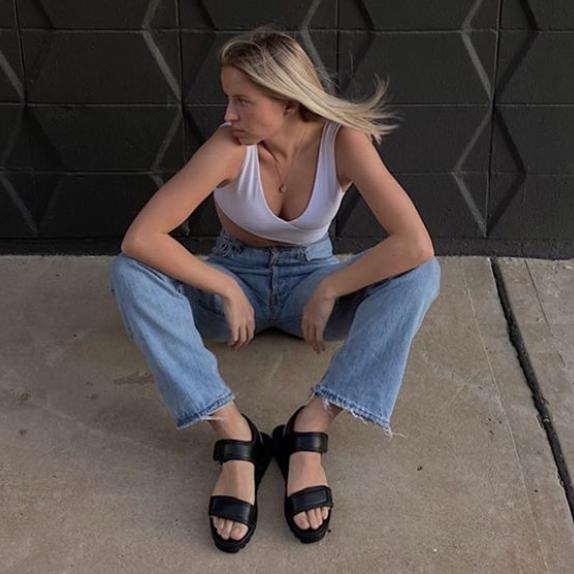 今年最流行凉鞋简单大方百搭,今年流行几款夏日凉鞋时尚百搭