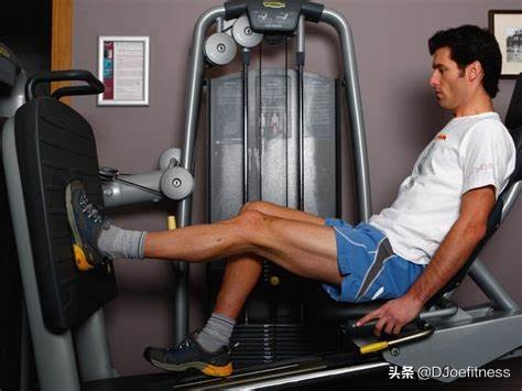 腿弯举训练器怎么使用,腿举机练哪个部位