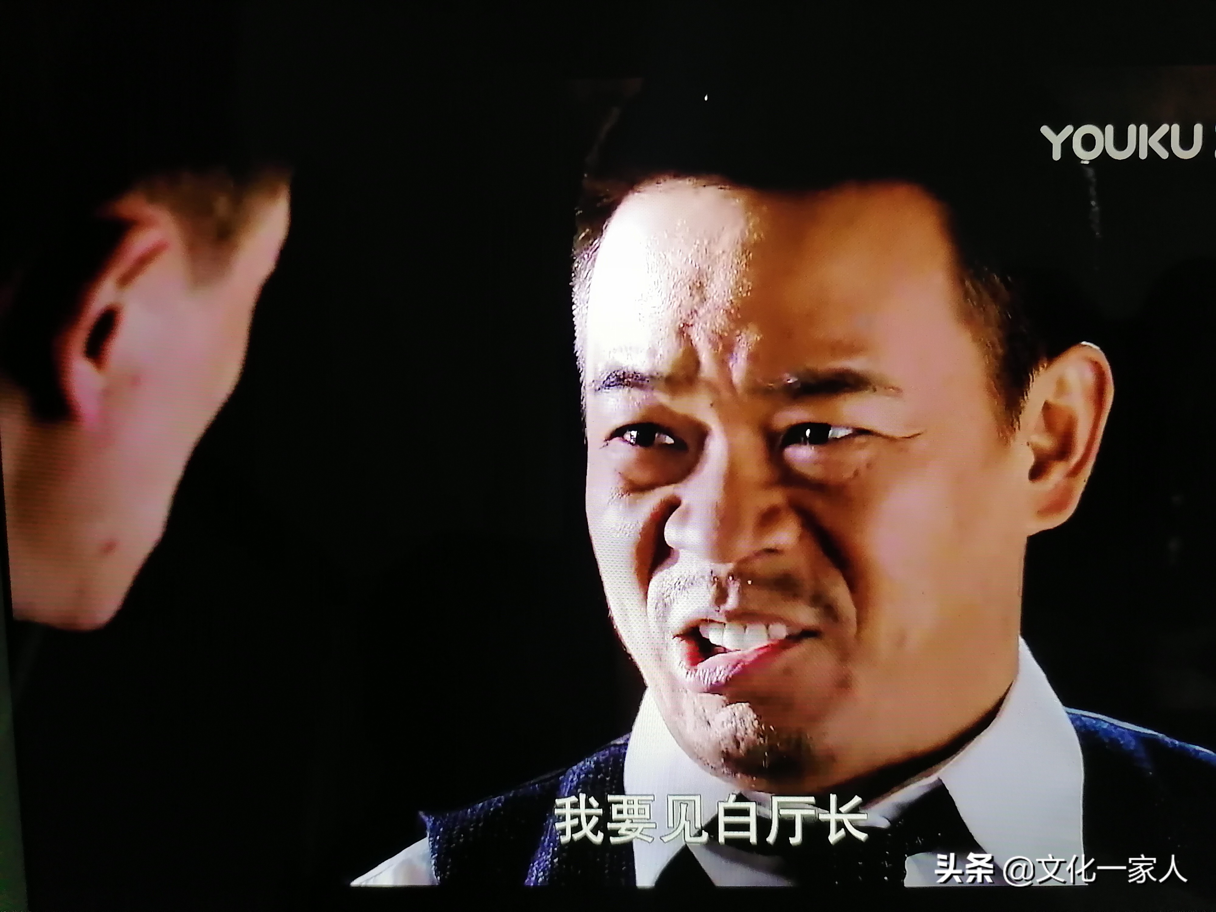 《悬崖》：一场敌中有我，我中有敌，斗智斗勇命悬一线的生死较量