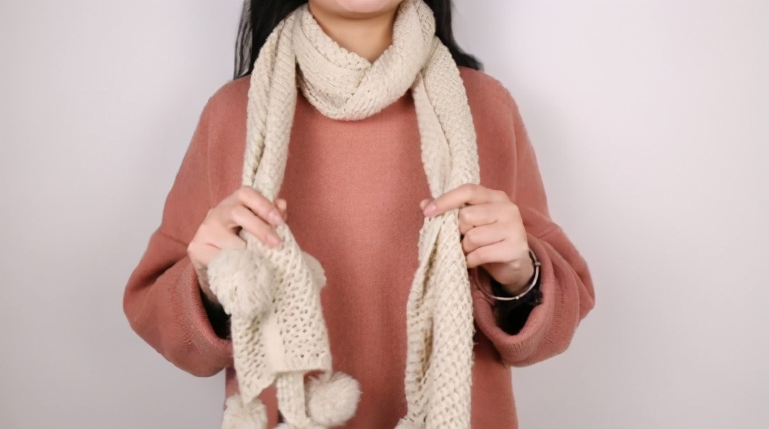 教你围巾的好看系法好看又减龄,这么多款围巾系法总有一款适合你