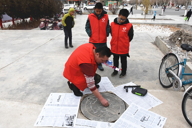 志愿者红马甲绘画又简单又漂亮,红马甲志愿者绘画图片