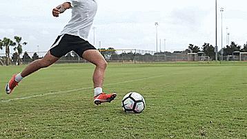 长传球的五个步骤,精准长传教学