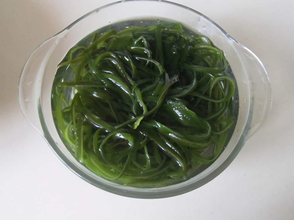 海带丝的家常做法凉拌海带丝,凉拌海带丝不泼油做法