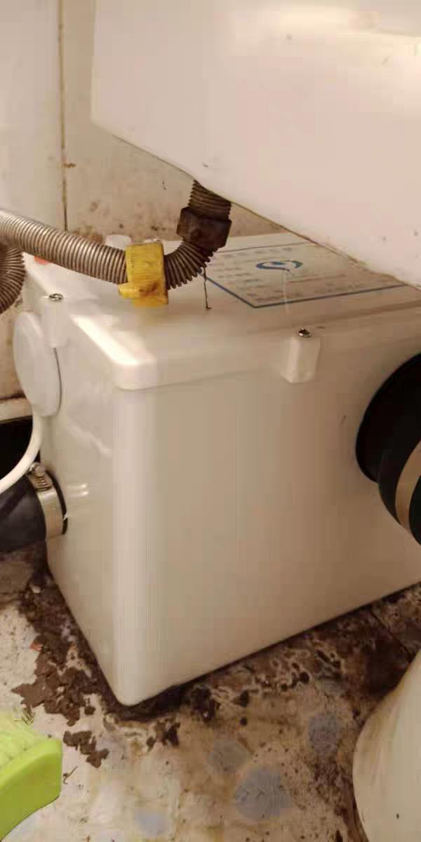 马桶堵住了一直冲水能冲下去吗,马桶堵住出气口还一直上水