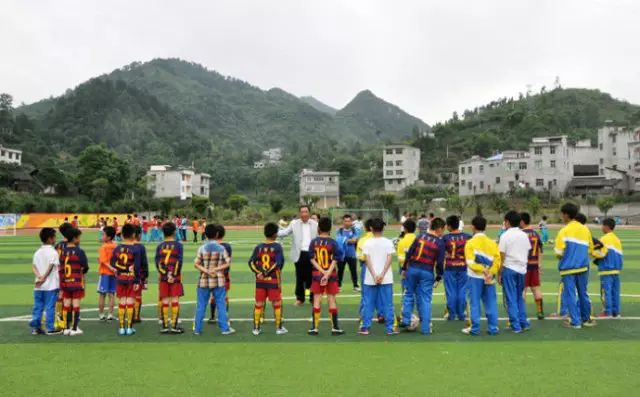 璐靛窞闈掕鍑鸿繃鍥藉瓧鍙风悆鍛樻湁鍑犱釜,璐靛窞鍩瑰吇濂藉瀛︾敓