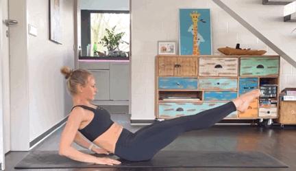 瑜伽柱瘦背的动作视频,瘦背瘦肩减脂操瑜伽