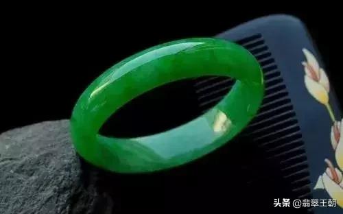 值得入手的玉镯有哪些,怎样才能买到便宜又好的玉镯