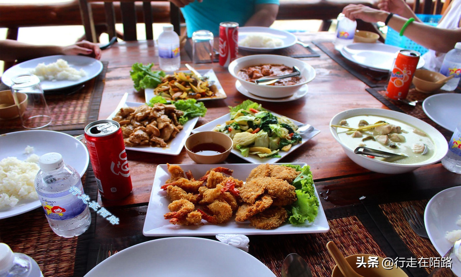 泰国唯一的回民村：房子踩高跷、足球水上踢，饭菜最难吃