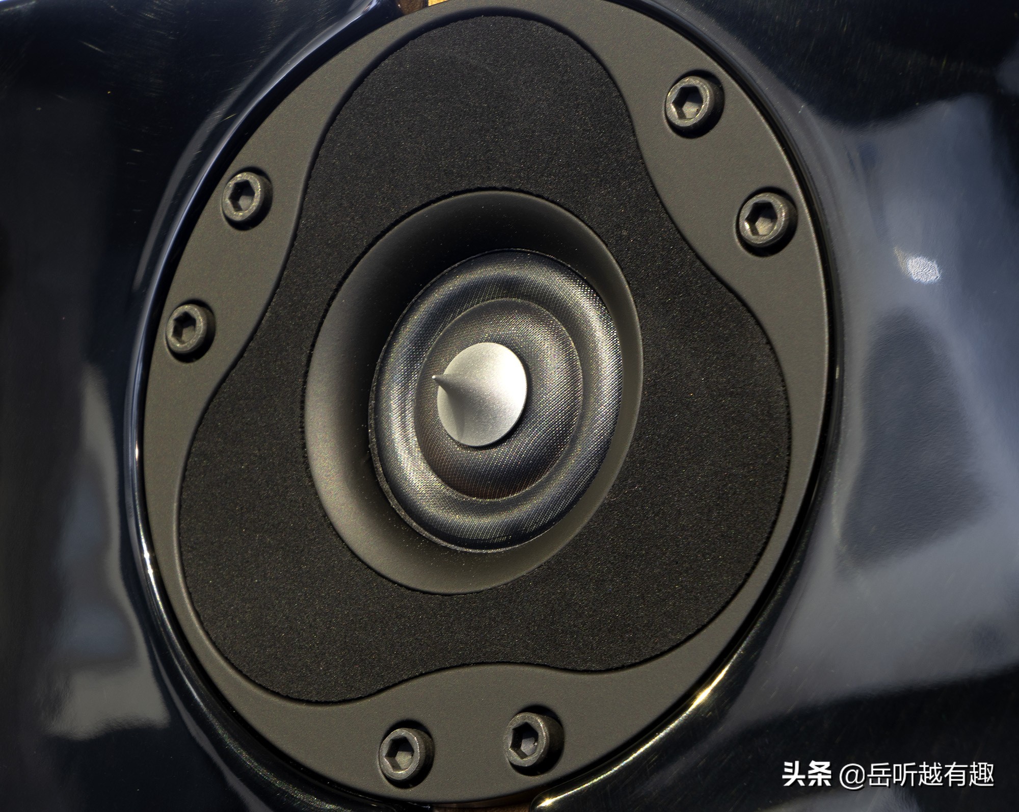 中坚力量——评AQPassionTeen书架式音箱