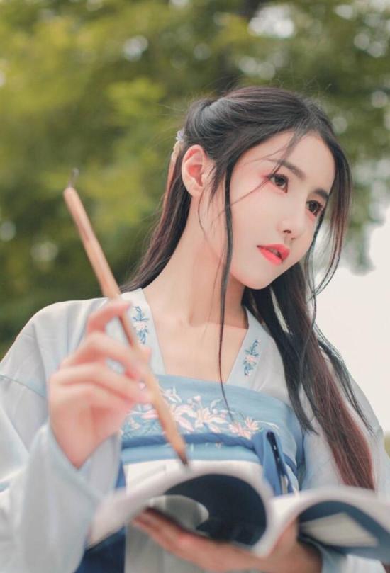 一个完全不喜欢你的人该怎么追,一个并不喜欢你的女生和你谈恋爱