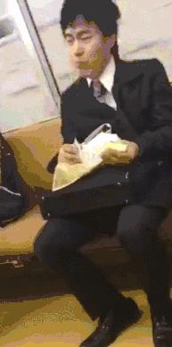 昨天我吃饭咬到了舌头，于是崩溃的大哭了一场