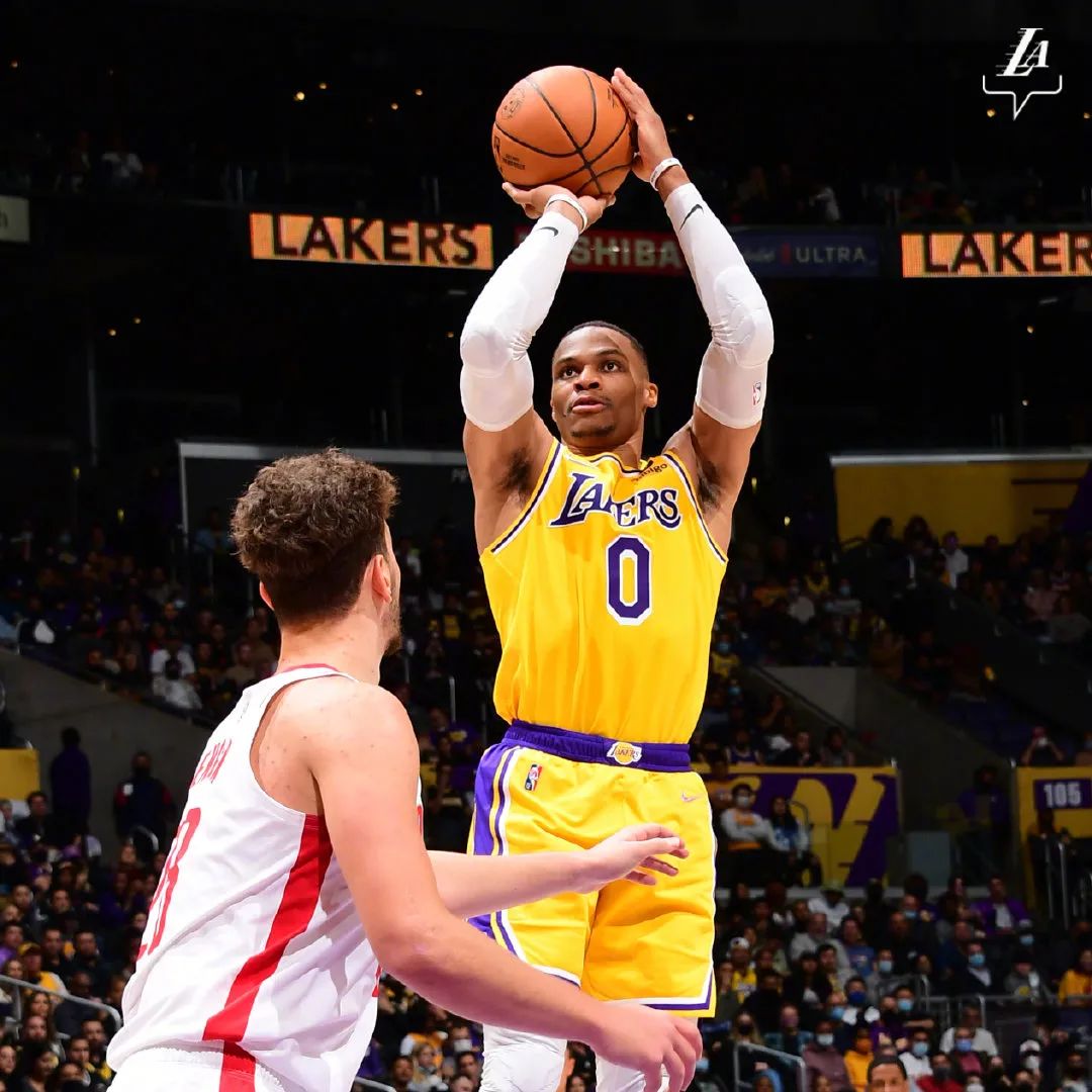 逗妹吐槽：C罗回曼联来养老？这明明是被啃老