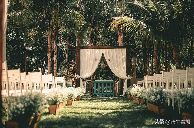 经营20多年的“巴黎婚纱”跑路，婚纱摄影有哪些坑必须知道？