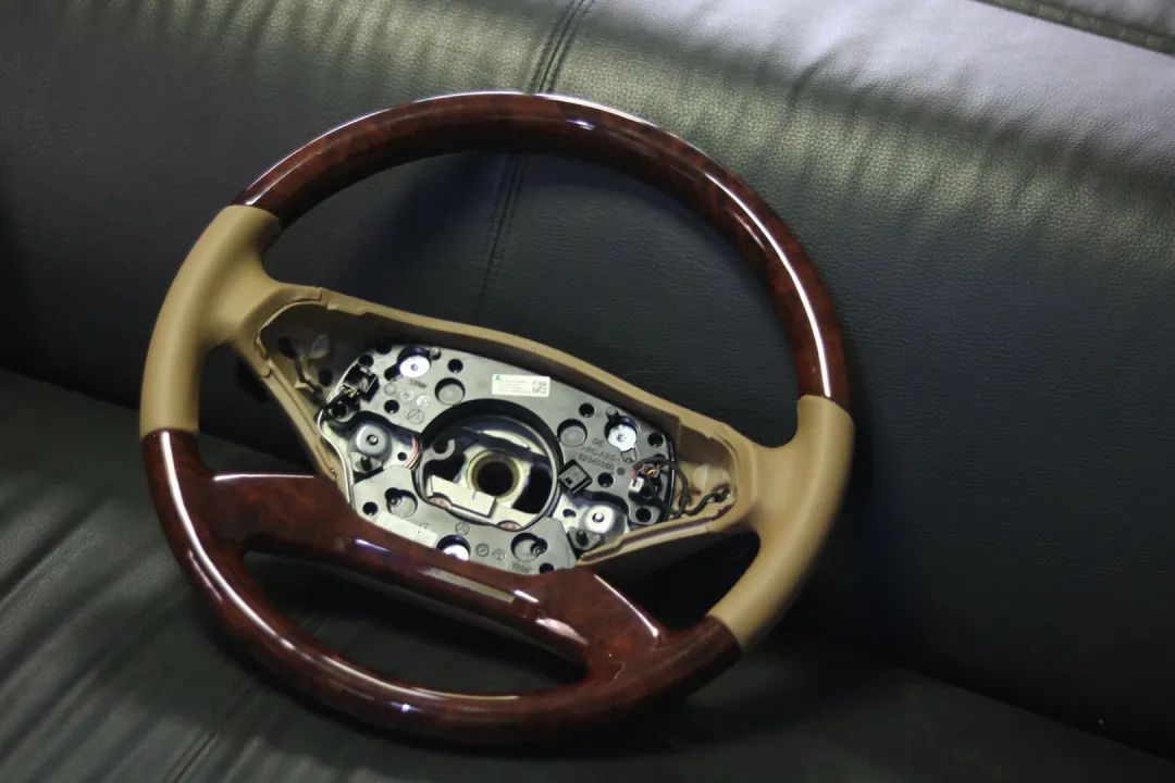 奔驰w221升级新款w222s450外观,老款奔驰w211e260翻新整备