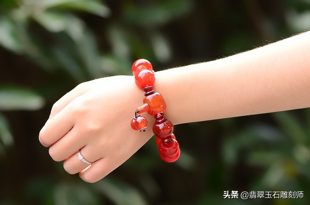 大学生暑假打工给爸妈买礼物,大学生打工赚钱给父母买礼物