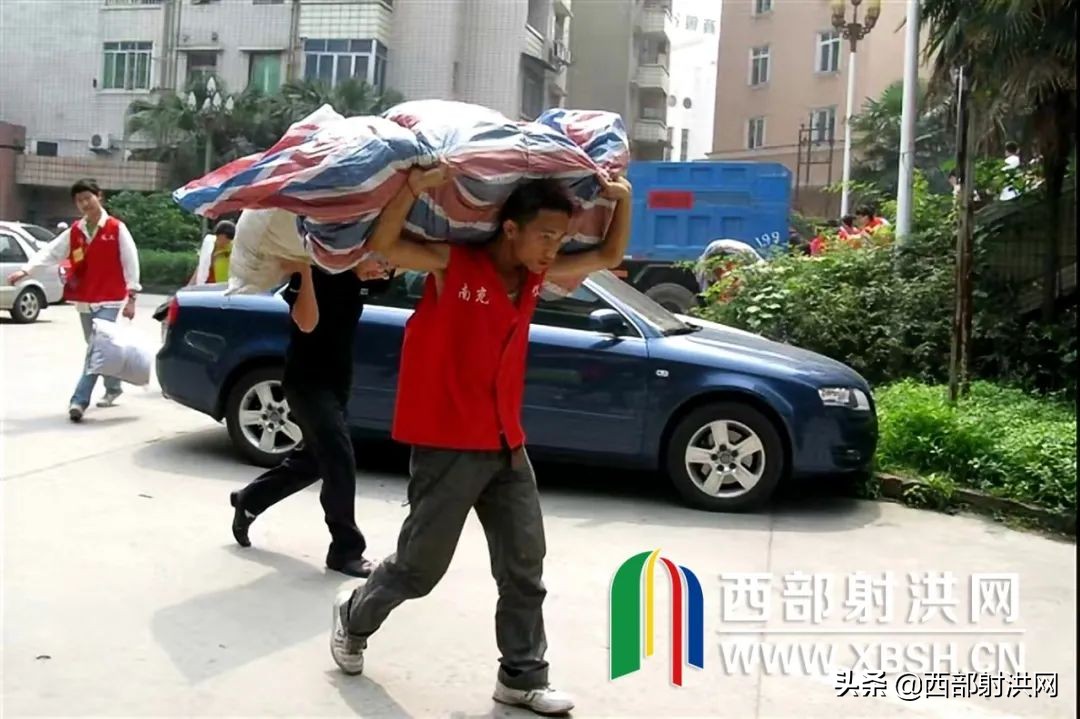 2008年汶川地震记者现场报道,2008年汶川地震伤感视频