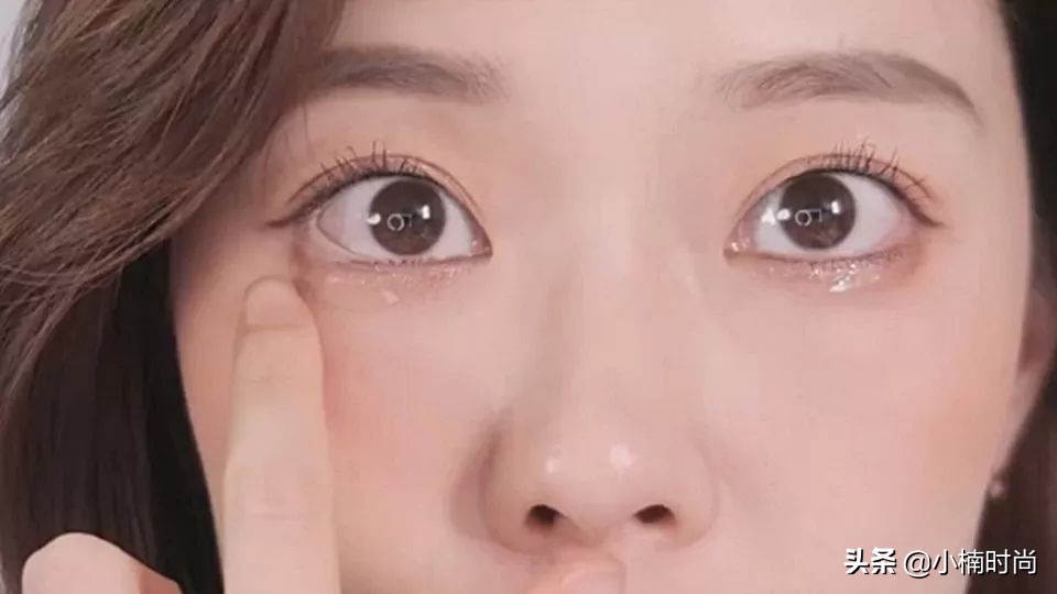 眼妆矫正眼型,大小眼化妆调整眼型