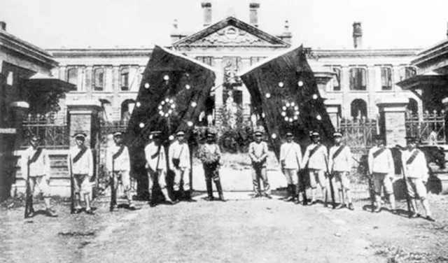 师参谋长和副师长谁更厉害,军队师长和旅长的关系是上下级吗