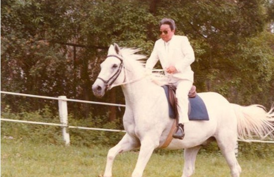 香港5位叔辈明星，本职比演戏更传奇，其中2人各有4个老婆