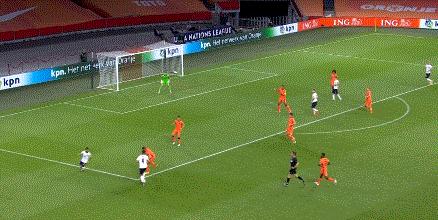 三观尽碎！荷兰主场负意大利，场面比比分更揪心，防线集体梦游