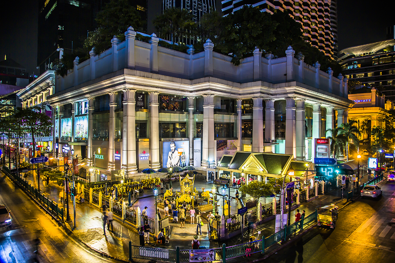 泰国处处都有四面佛，只有曼谷这个最灵验，因有求必应而享誉国际