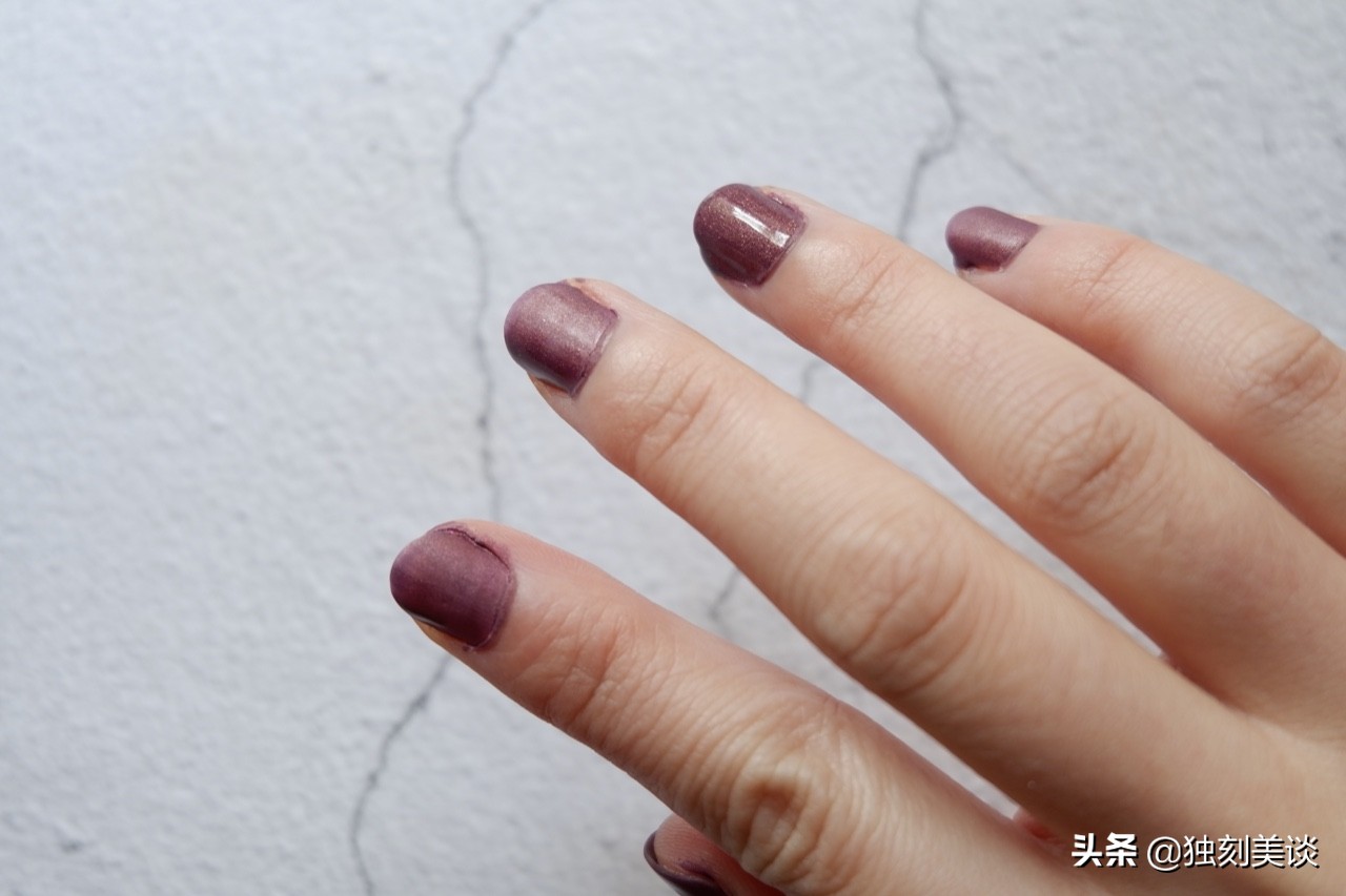 是什么闪瞎眼?藏在指尖的小秘密,只需用你的亮片眼影DIY