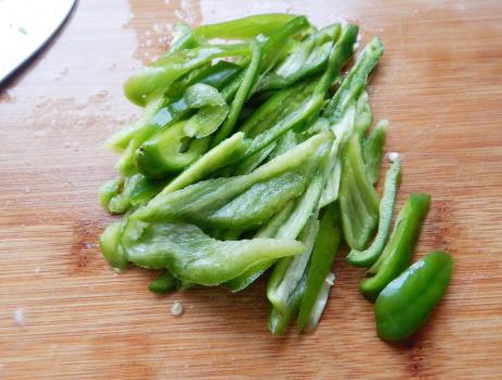 炒菜花时，别只会用盐清洗，教你1招，小虫子乖乖溜走，更干净