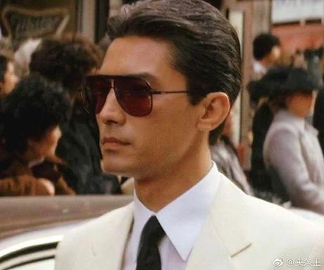 演员尊龙的近况,尊龙自带贵气风度翩翩