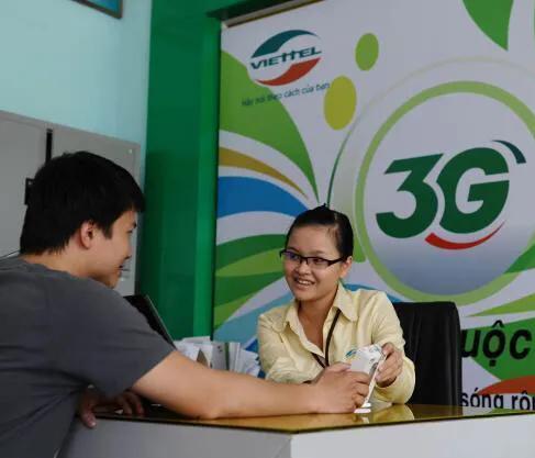 拿lv包的越南女兵,女军官手提lv包