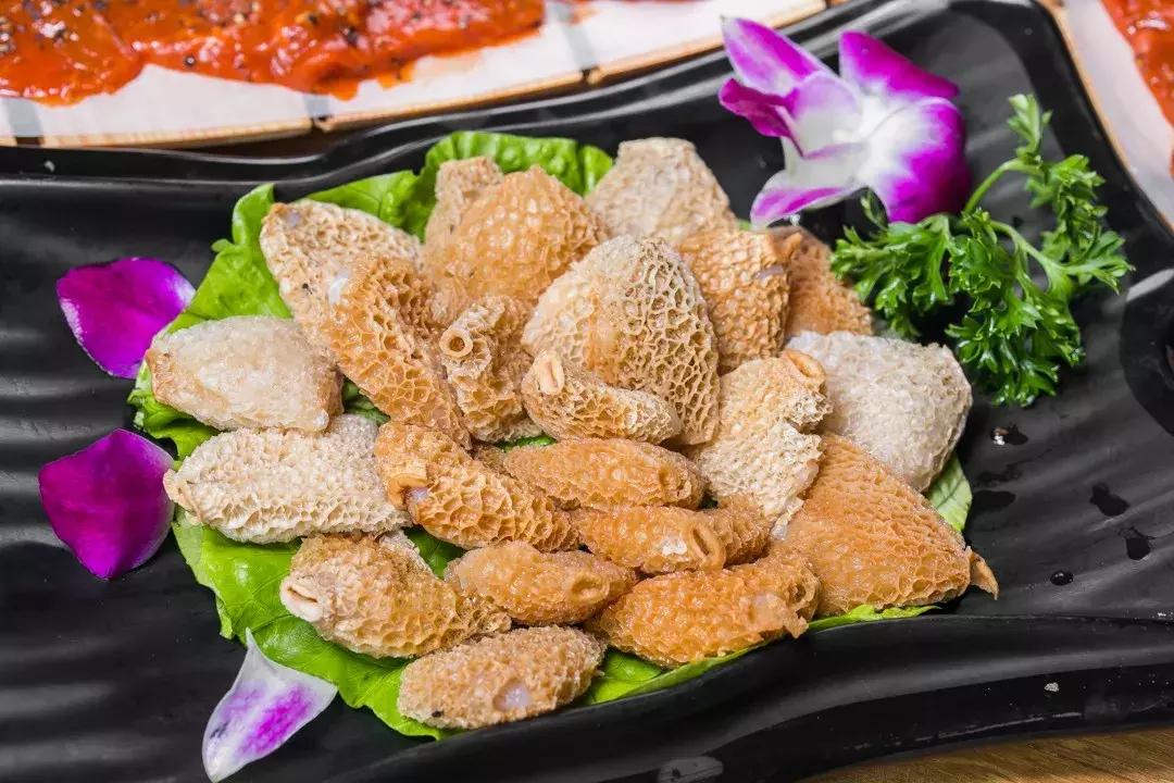 排到凌晨2点！曝光魔都这家「牛排火锅」，1折吃垮老板！