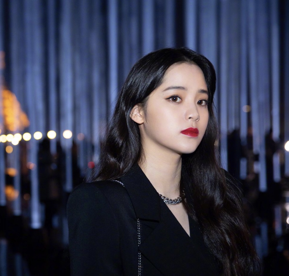 女士涂口红的正确方式,女人涂口红的时候千万不要打扰