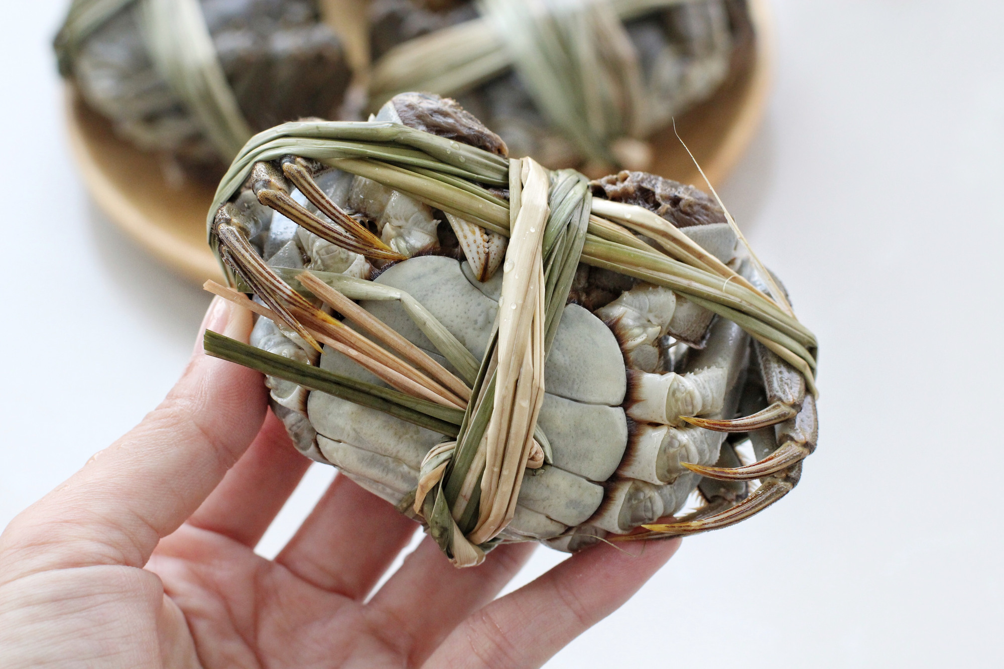 手把手教你清蒸大闸蟹的正确做法,清蒸大闸蟹味道鲜美做法简单极了