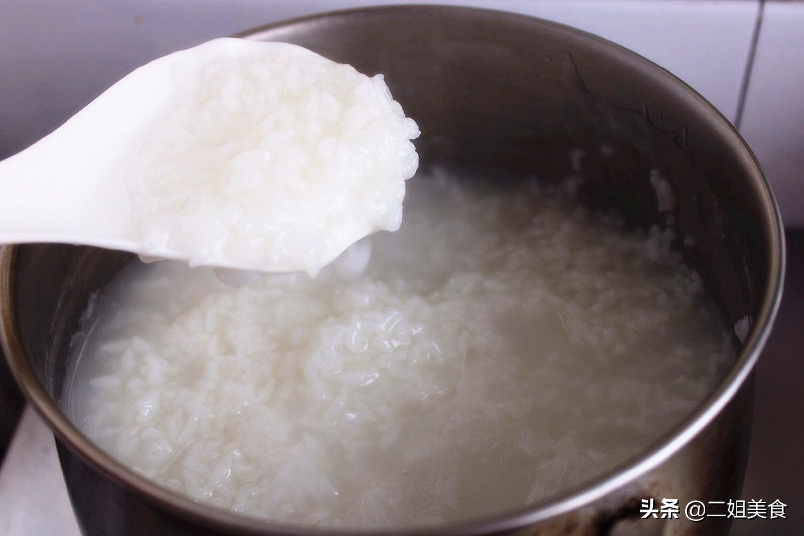 煮大米粥10分钟,煮大米粥简单做法
