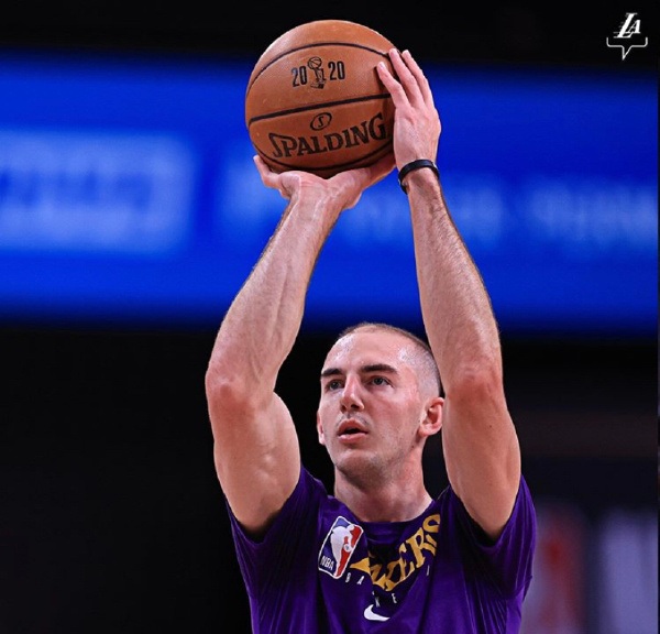 库兹马为什么离谱不看人传球,库兹马为什么不给普尔传球