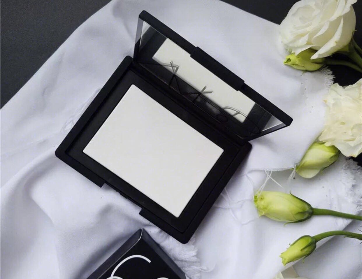 流汗不脱妆的定妆喷雾用法,怎么定妆不容易脱妆小技巧