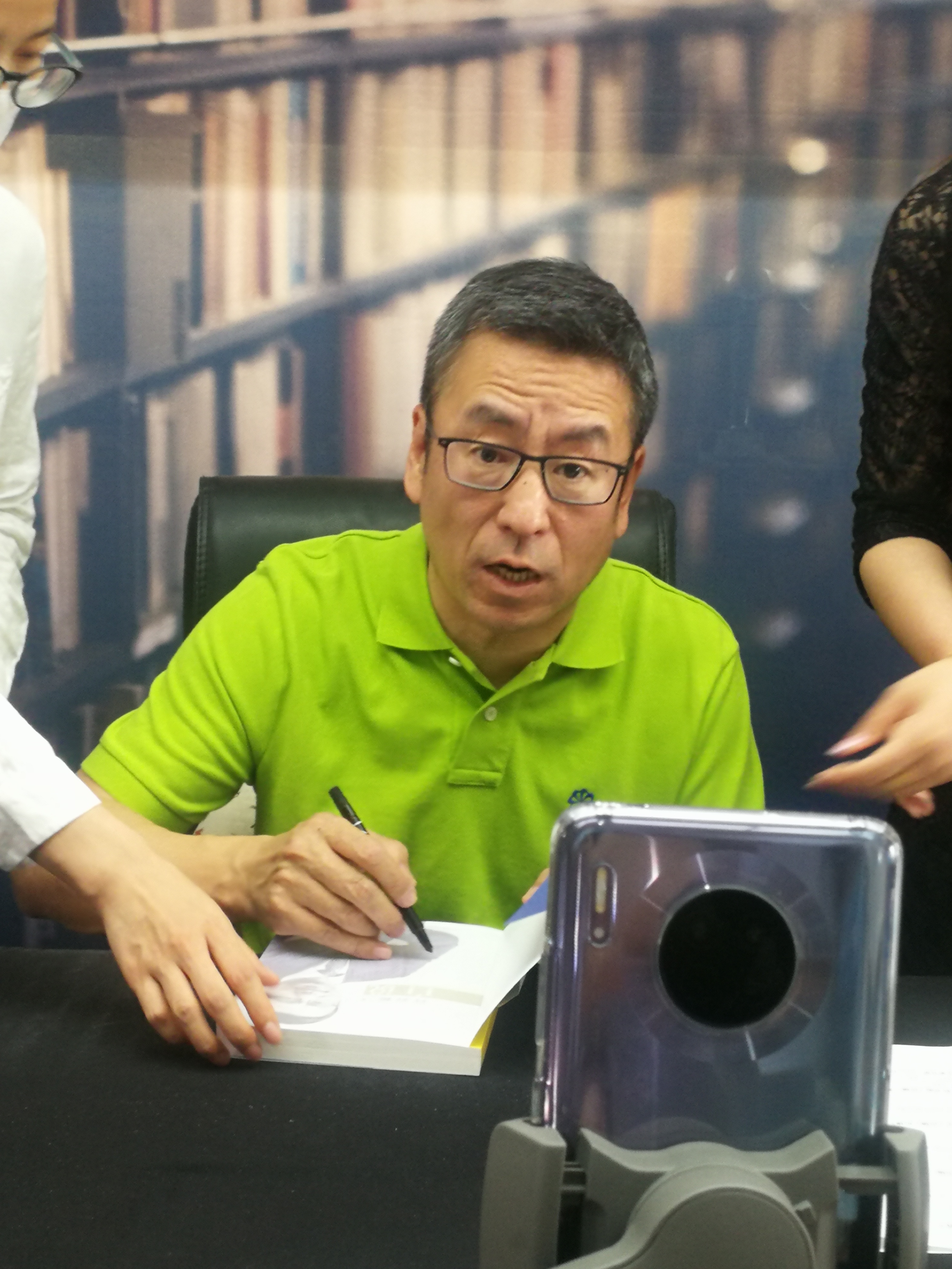 白岩松书店直播完整版,白岩松直播间在线观看