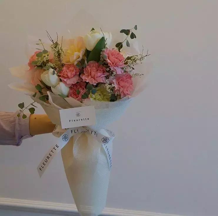 母亲节康乃馨一般送多少朵,母亲节送妈妈一束康乃馨