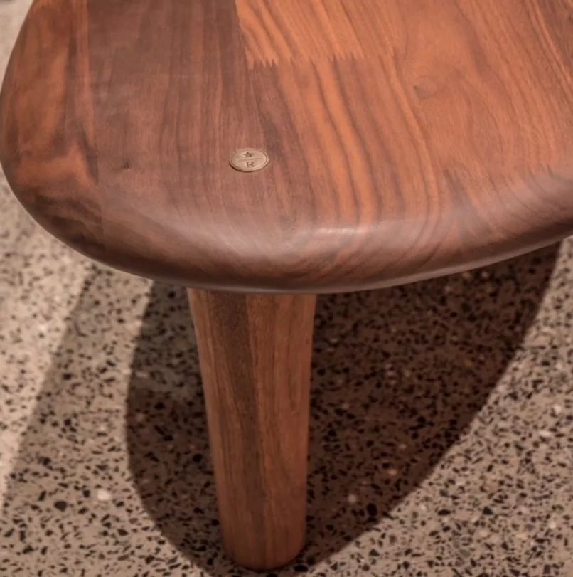 星巴克首席执行官哪里人,星巴克的设计是谁设计的