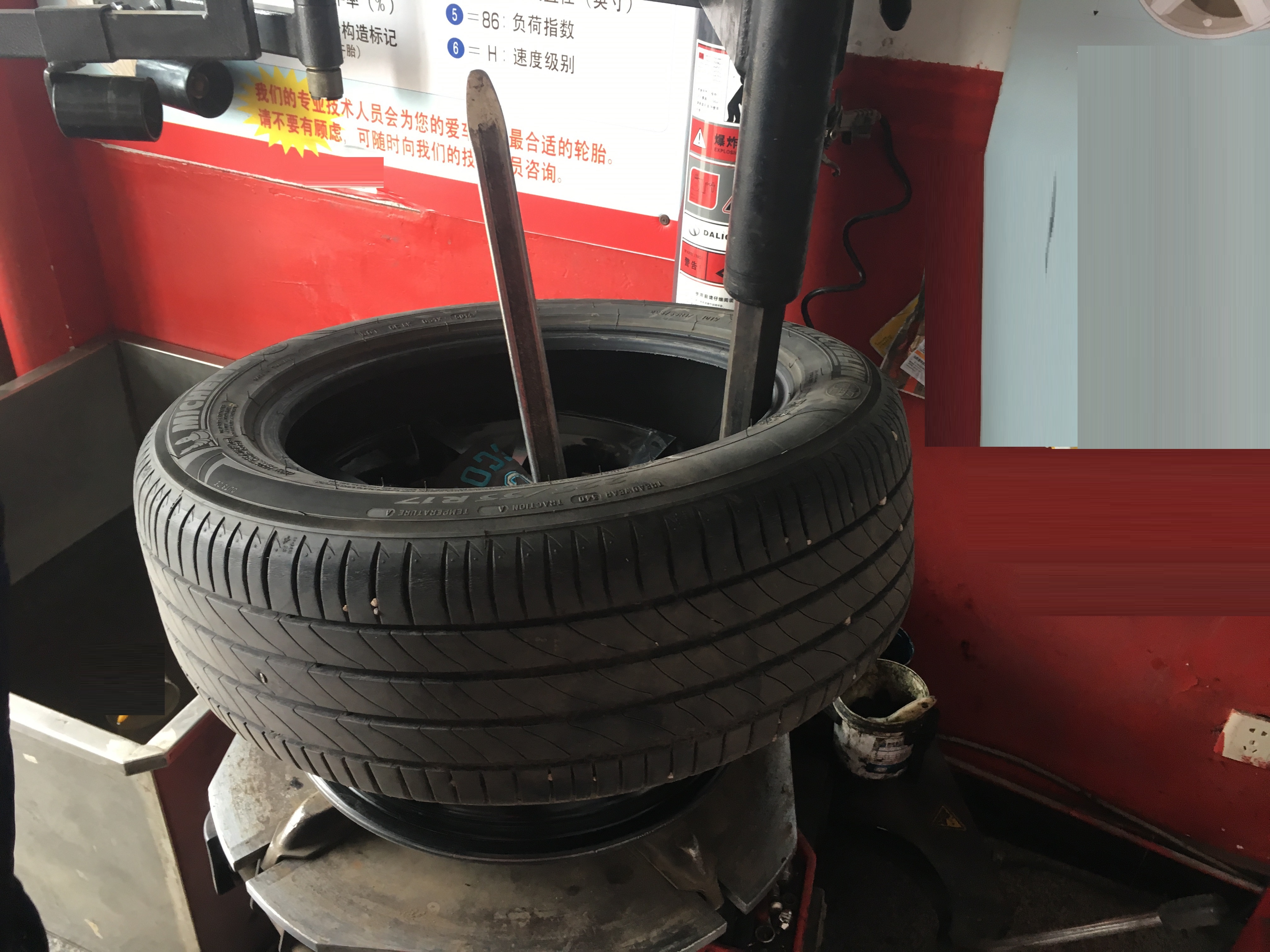 宁可一次只换两条轮胎，也要换价格更贵的米其林轮胎？