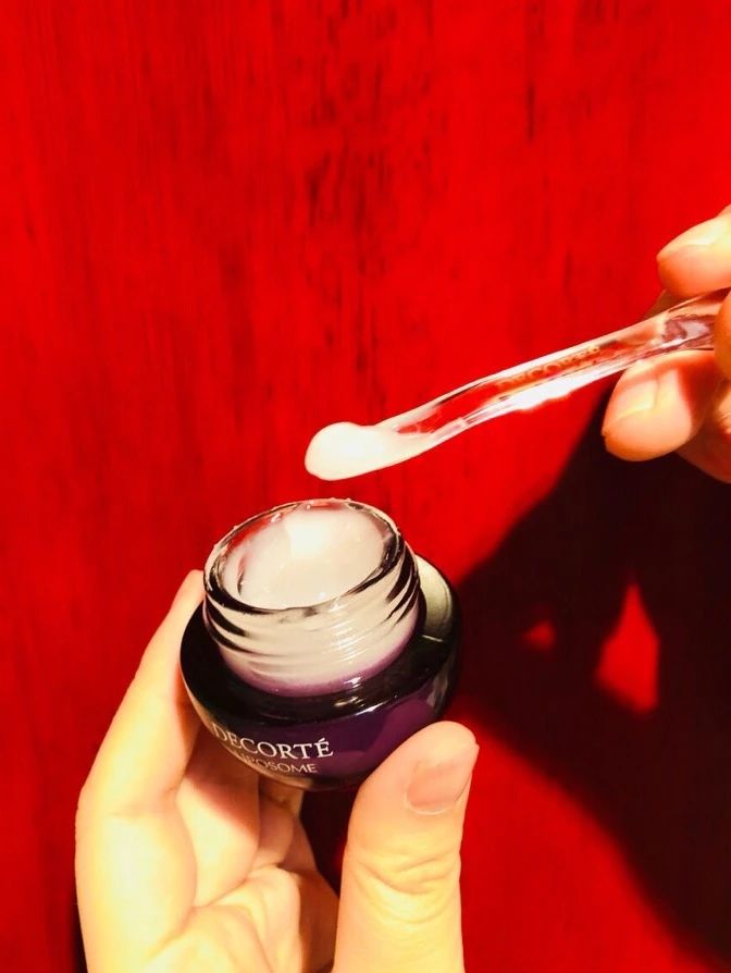 眼霜淡化黑眼圈正确使用方法,眼霜的正确使用方法去除黑眼圈