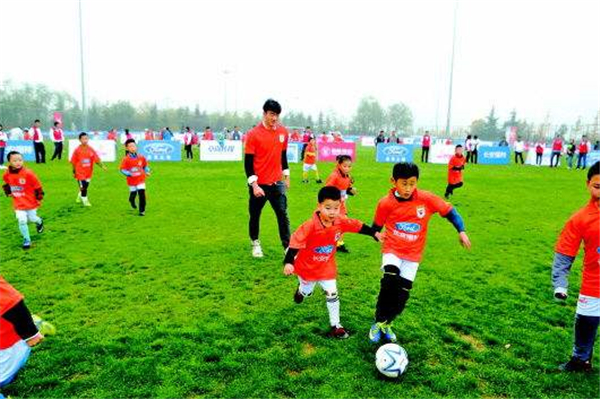 恒大最精彩的反击,恒大后场失误的视频