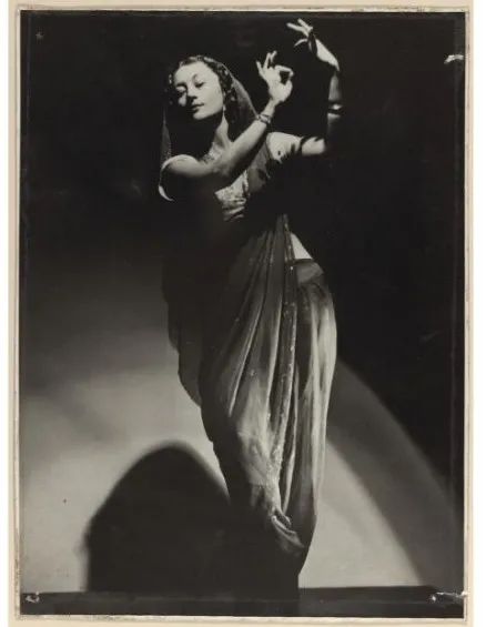 106岁芭蕾舞女终身未婚却人人羡慕：长寿秘诀，远离男人，多跳舞